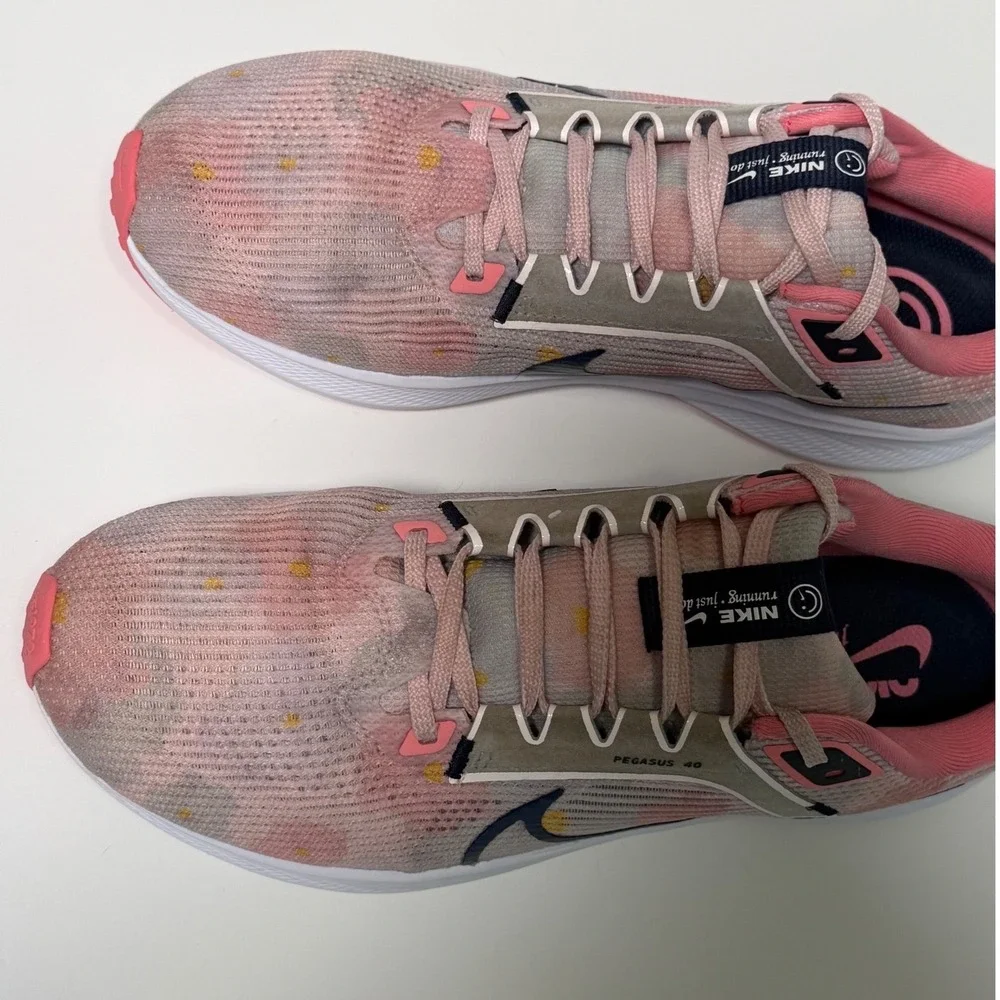 Nike Air Zoom Pegasus 40 Pink Floral Polka Dot Running Shoes Gorpcore Size 11